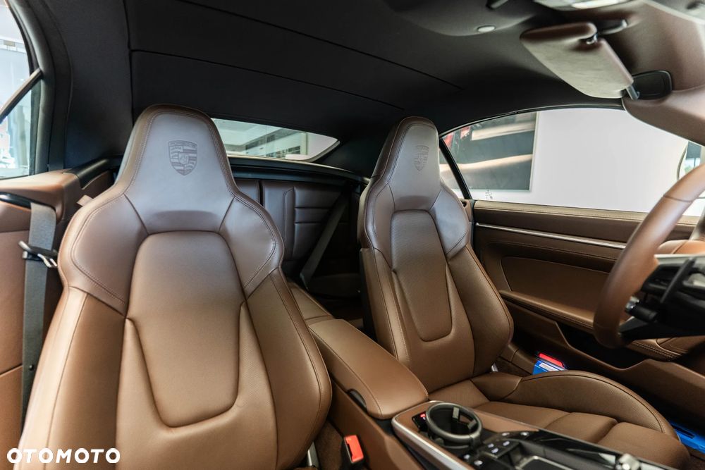 Porsche 911 Carrera 4S - 15