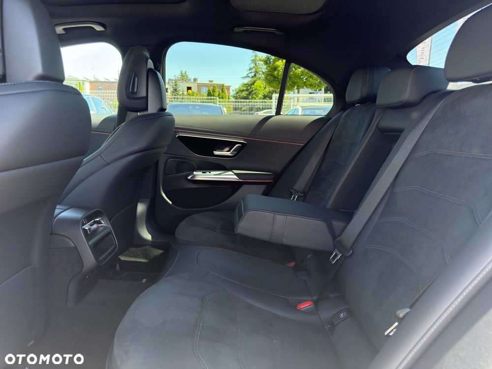 Mercedes-Benz Klasa E 220 d mHEV 4-Matic AMG 9G-Tronic - 26