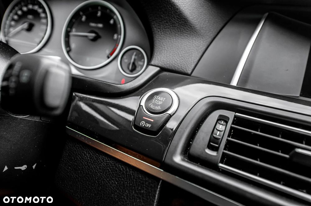 BMW Seria 5 525d Luxury Line - 40