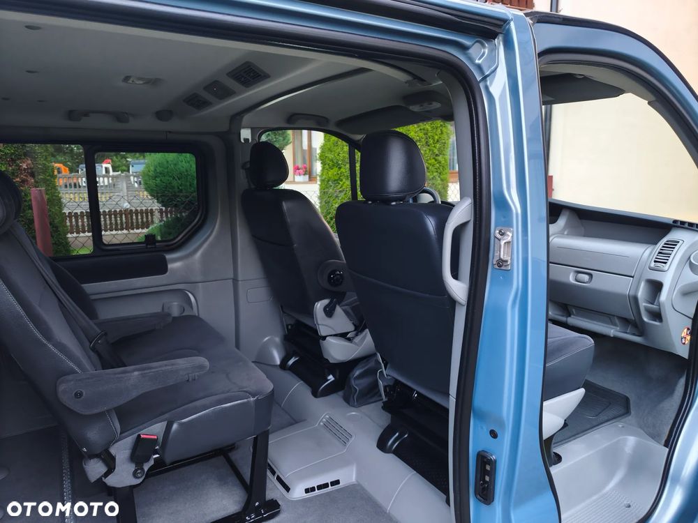 Renault Trafic Grand Passenger Black Edition - 24