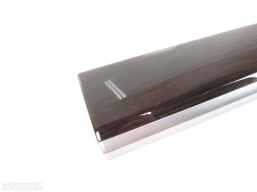 Friso do Compartimento do Tablier em Madeira Direito Seminovo/ Original BMW 7 (F... - 2