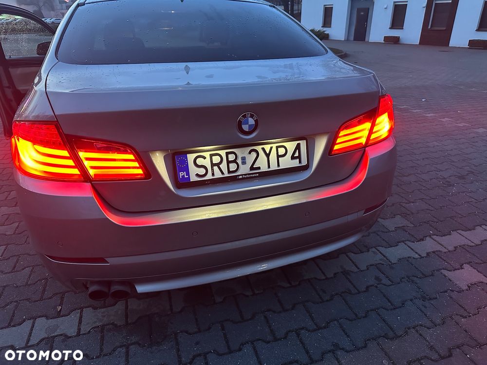 BMW Seria 5 528i Sport-Aut - 30