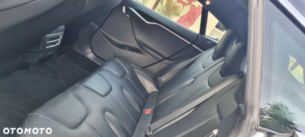 Tesla Model S - 26