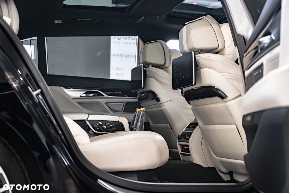 BMW Seria 7 M760Li xDrive - 34