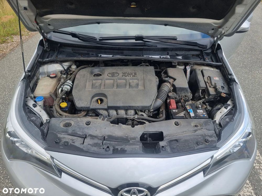 Toyota Avensis 1.8 Active - 9
