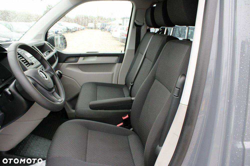 Volkswagen Caravelle - 11