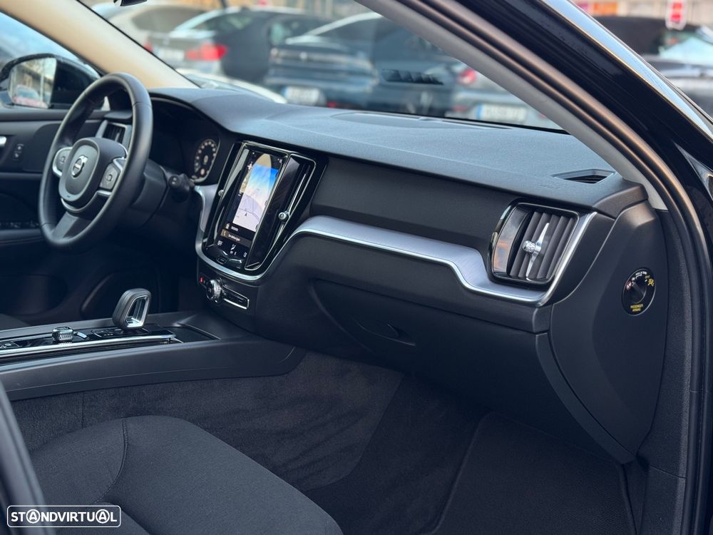 Volvo V60 2.0 B4 Momentum Plus Geartronic - 21