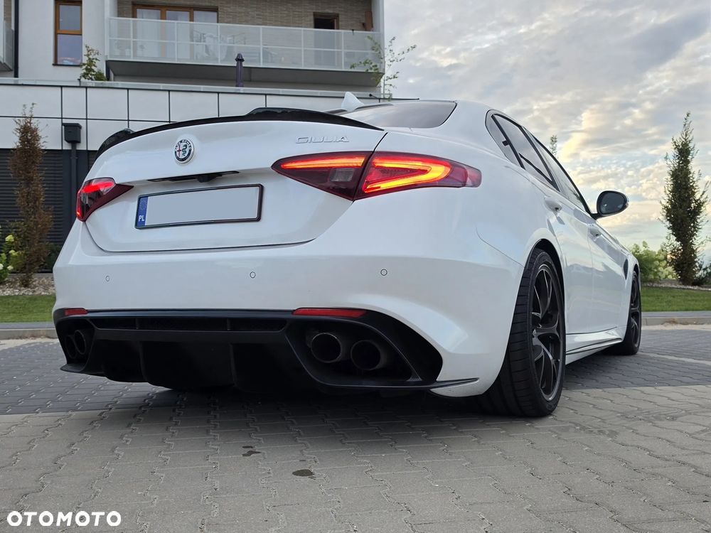 Alfa Romeo Giulia 2.9 V6 Bi-Turbo AT8 Quadrifoglio - 4
