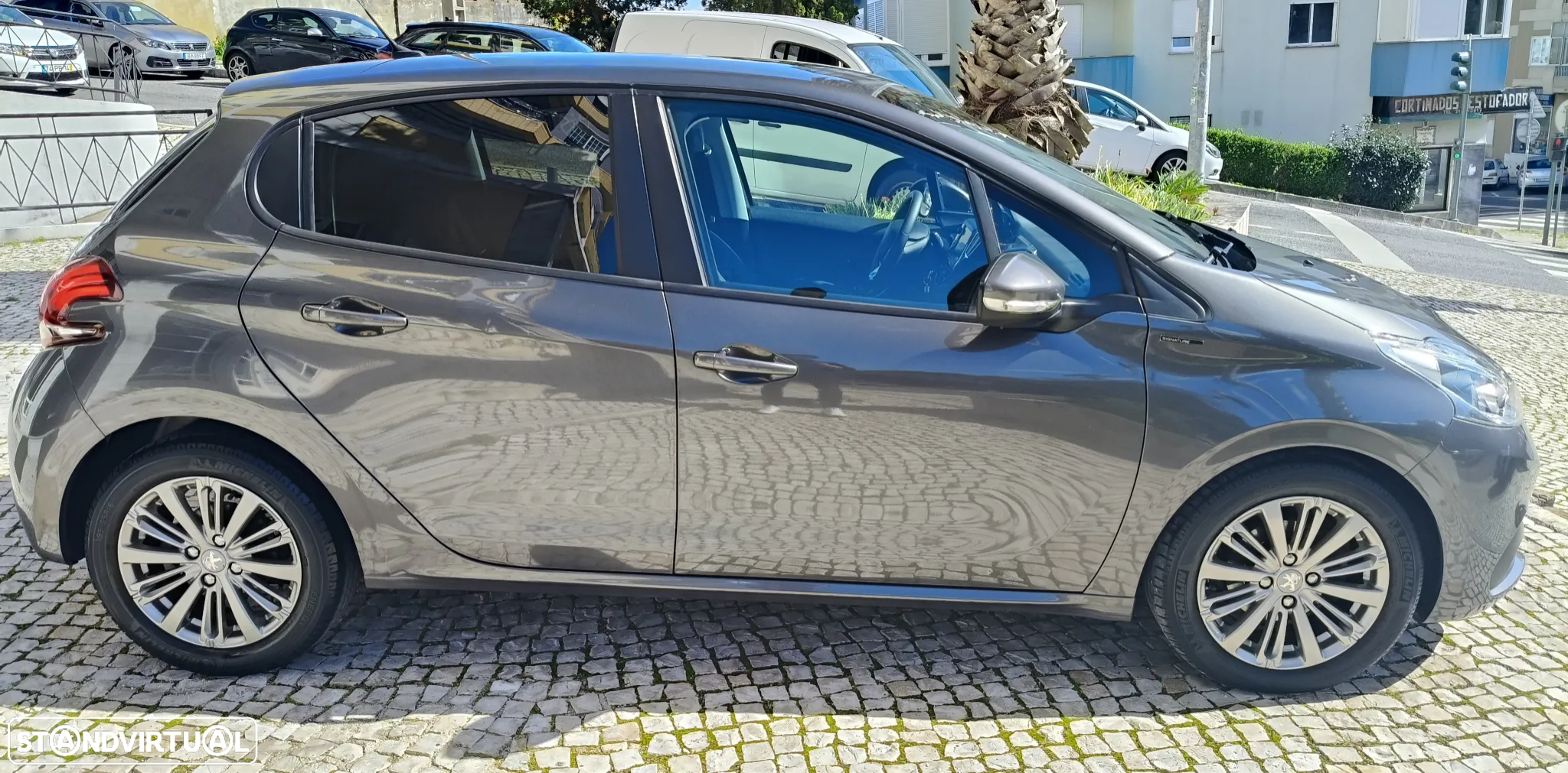 Peugeot 208 1.5 BlueHDi Signature - 11