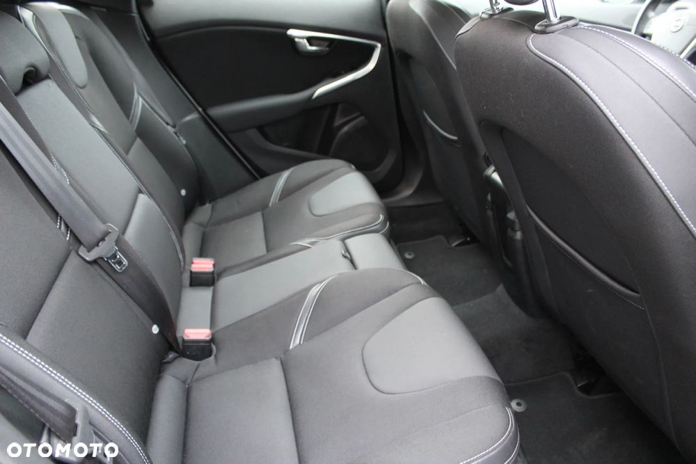 Volvo V40 D2 Momentum - 9