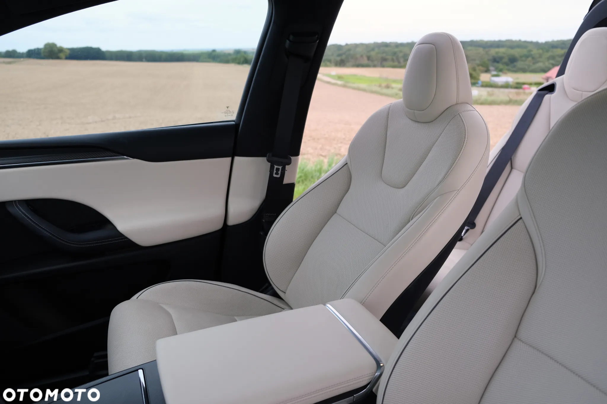 Tesla Model X Plaid - 16
