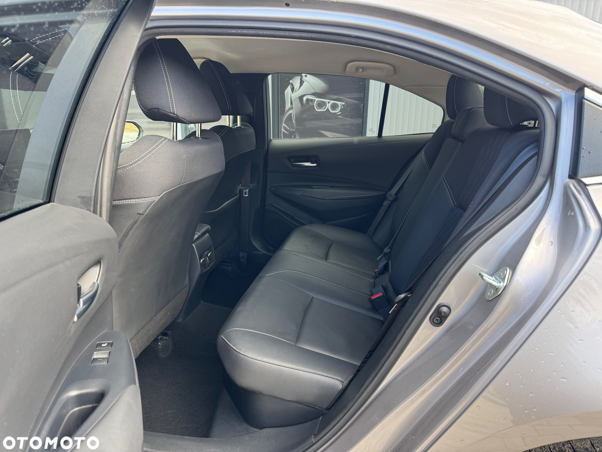 Toyota Corolla 1.8 Hybrid Executive - 31