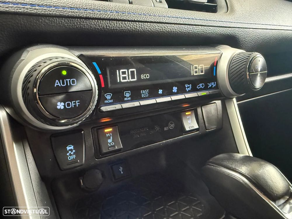 Toyota RAV4 2.5 HDF Square Collection - 24