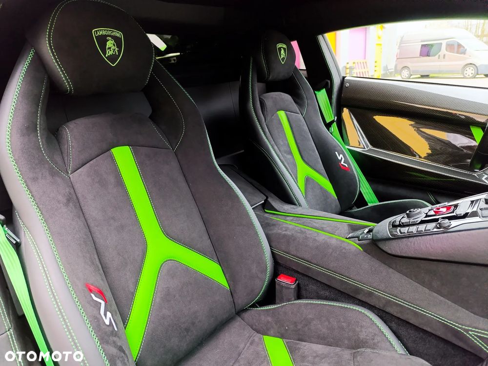 Lamborghini Aventador - 3