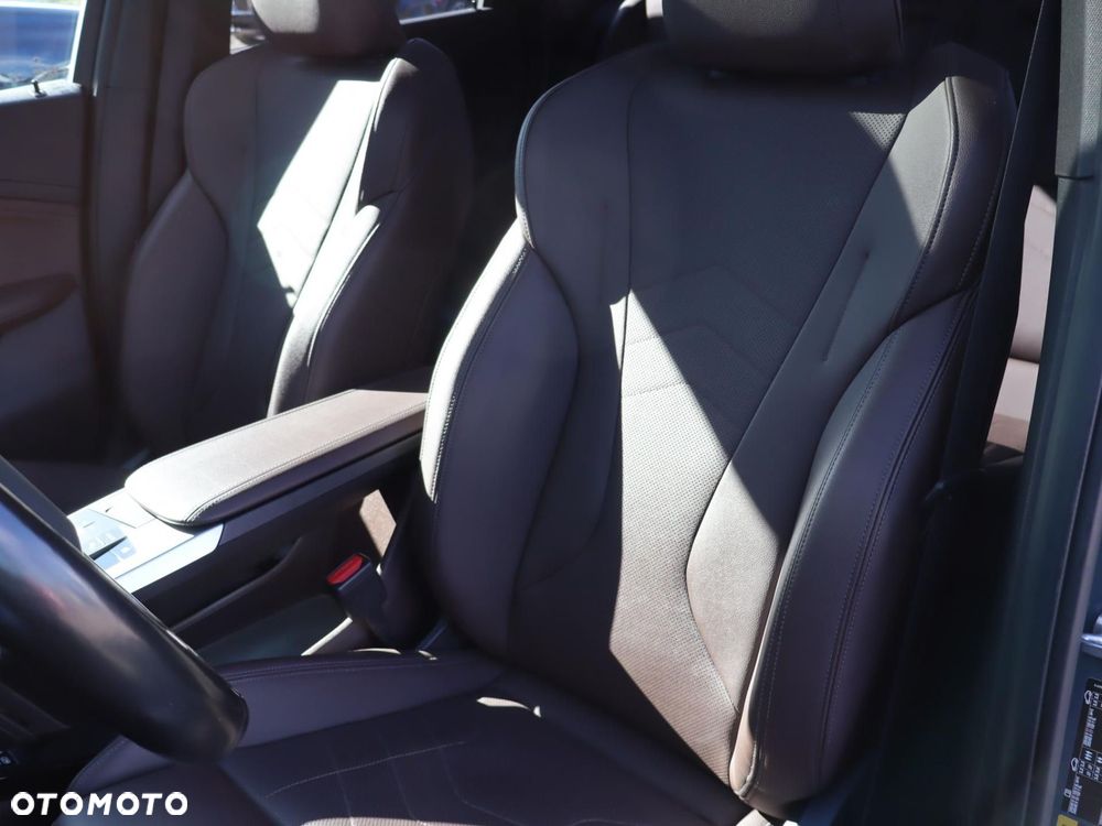 BMW iX1 xDrive30 66.5kWh M Sport - 8