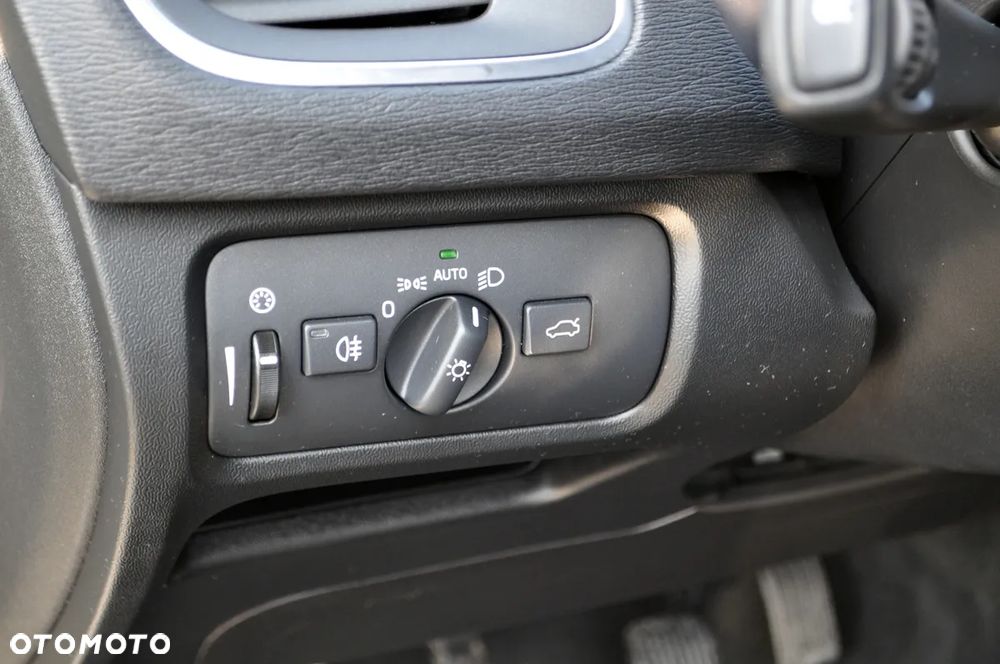 Volvo V40 T3 Drive-E Dynamic Edition - 19