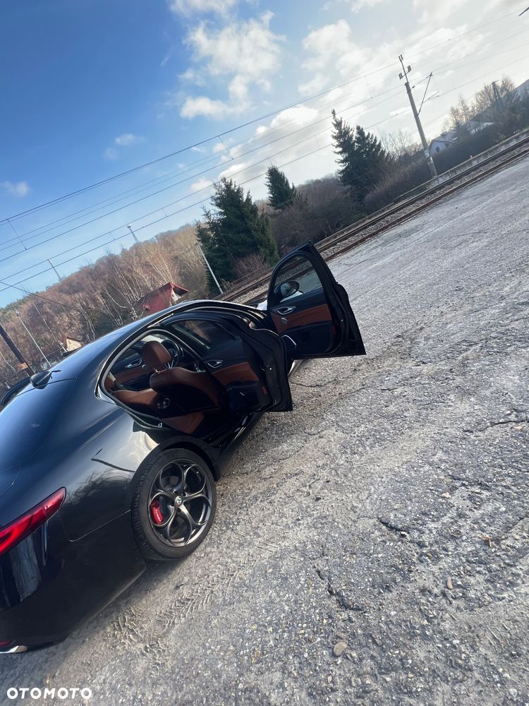 Alfa Romeo Giulia 2.0 Turbo 16V AT8 Veloce Ti - 11