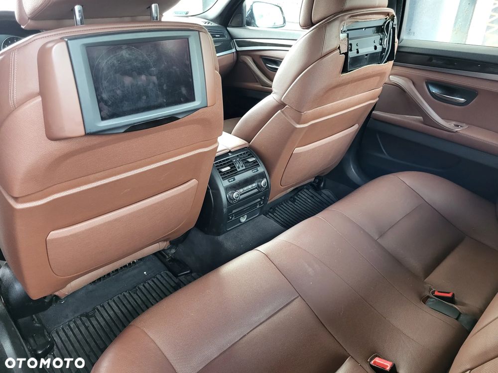 BMW Seria 5 ver-550i - 10