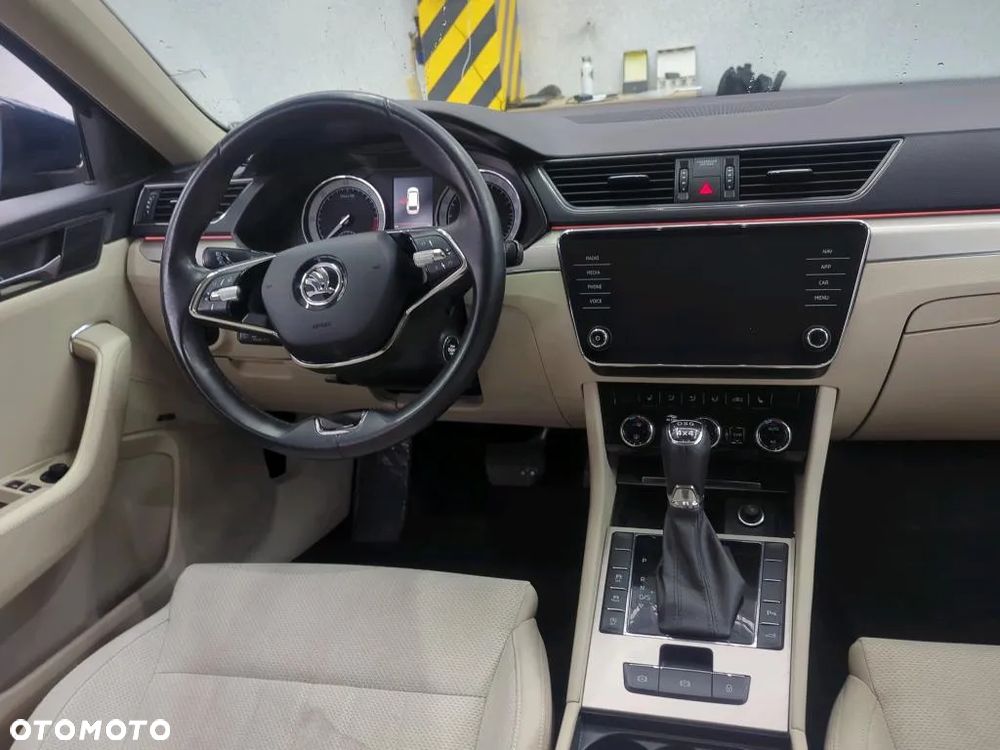 Skoda Superb 2.0 TDI SCR 4x4 Style DSG - 9