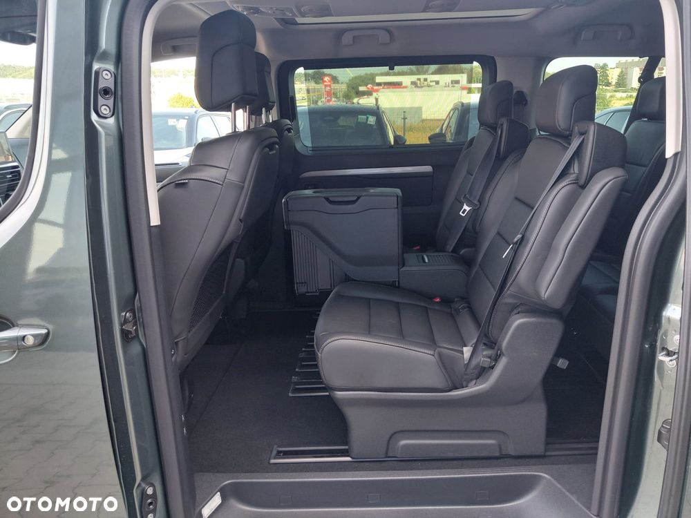Peugeot Traveller 2.2 BlueHDi Long Business EAT8 - 27