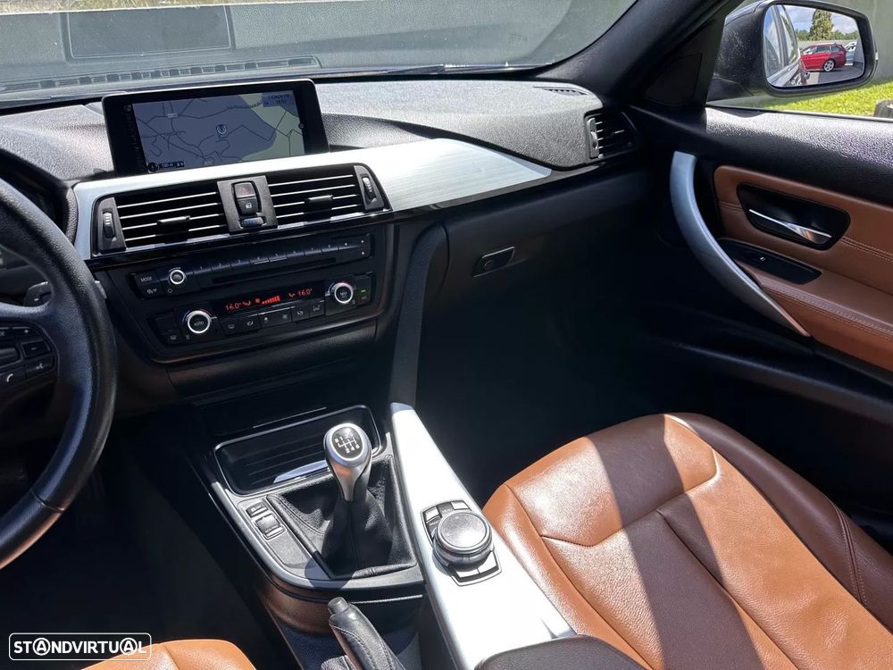 BMW 320 d Luxury Line - 31