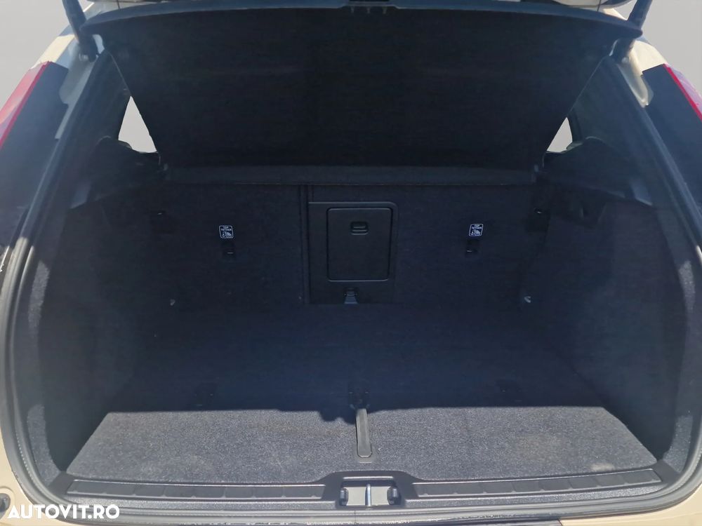 Volvo XC 40 Recharge Single Motor Extended Range RWD Plus - 13