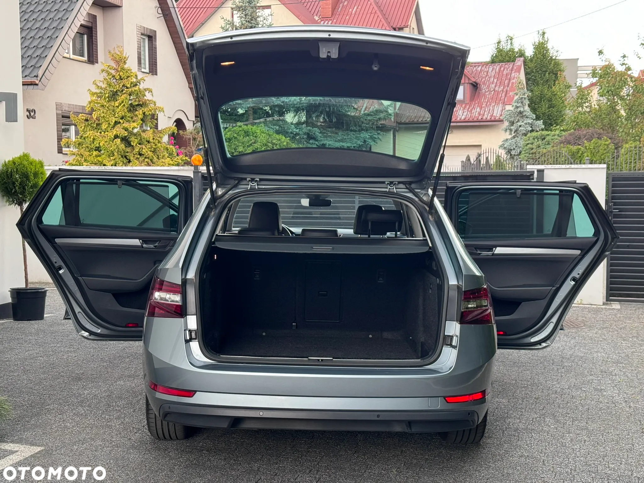 Skoda Superb 2.0 TDI Sportline DSG - 13