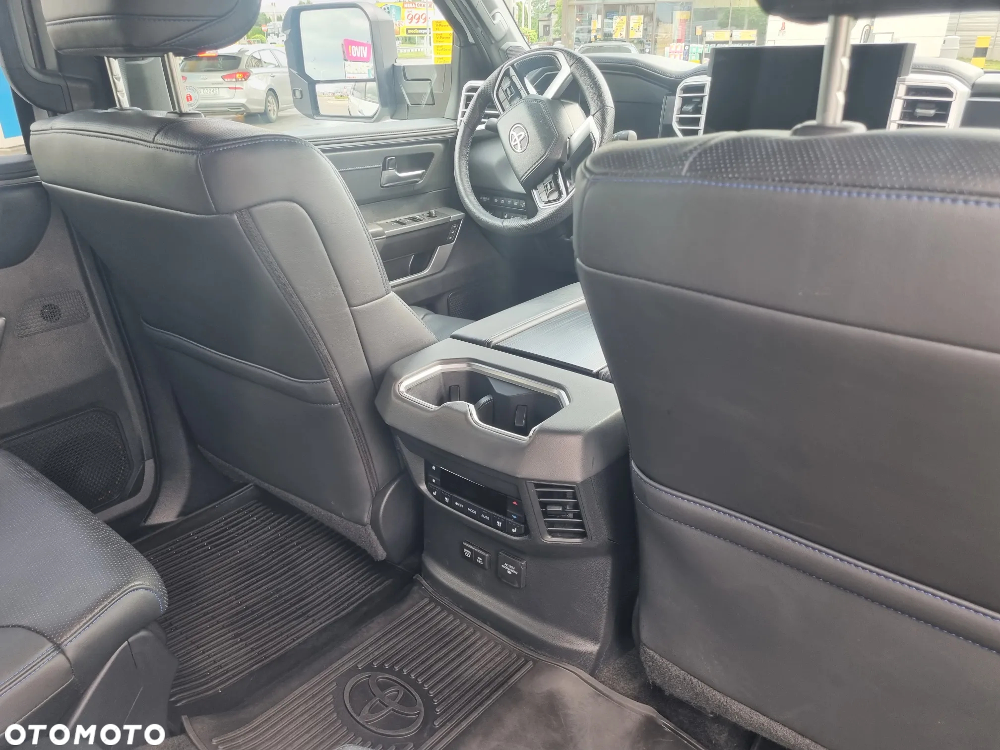 Toyota Sequoia - 3
