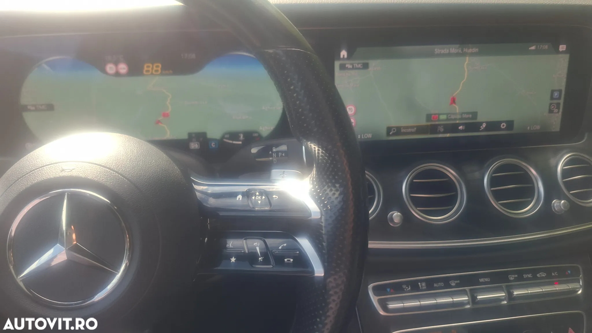 Mercedes-Benz E 220 d T 9G-TRONIC AMG Line - 31