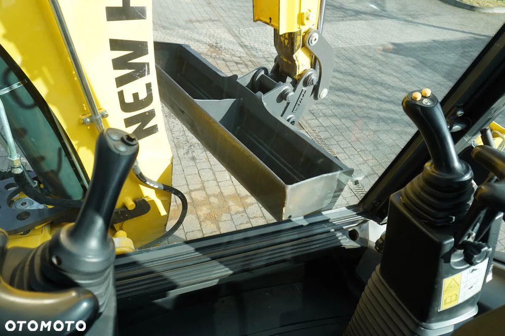 New Holland B115B / 4600 MTH! / 2021 - 27