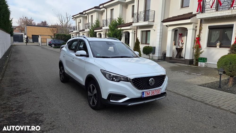 MG ZS EV Luxury - 1