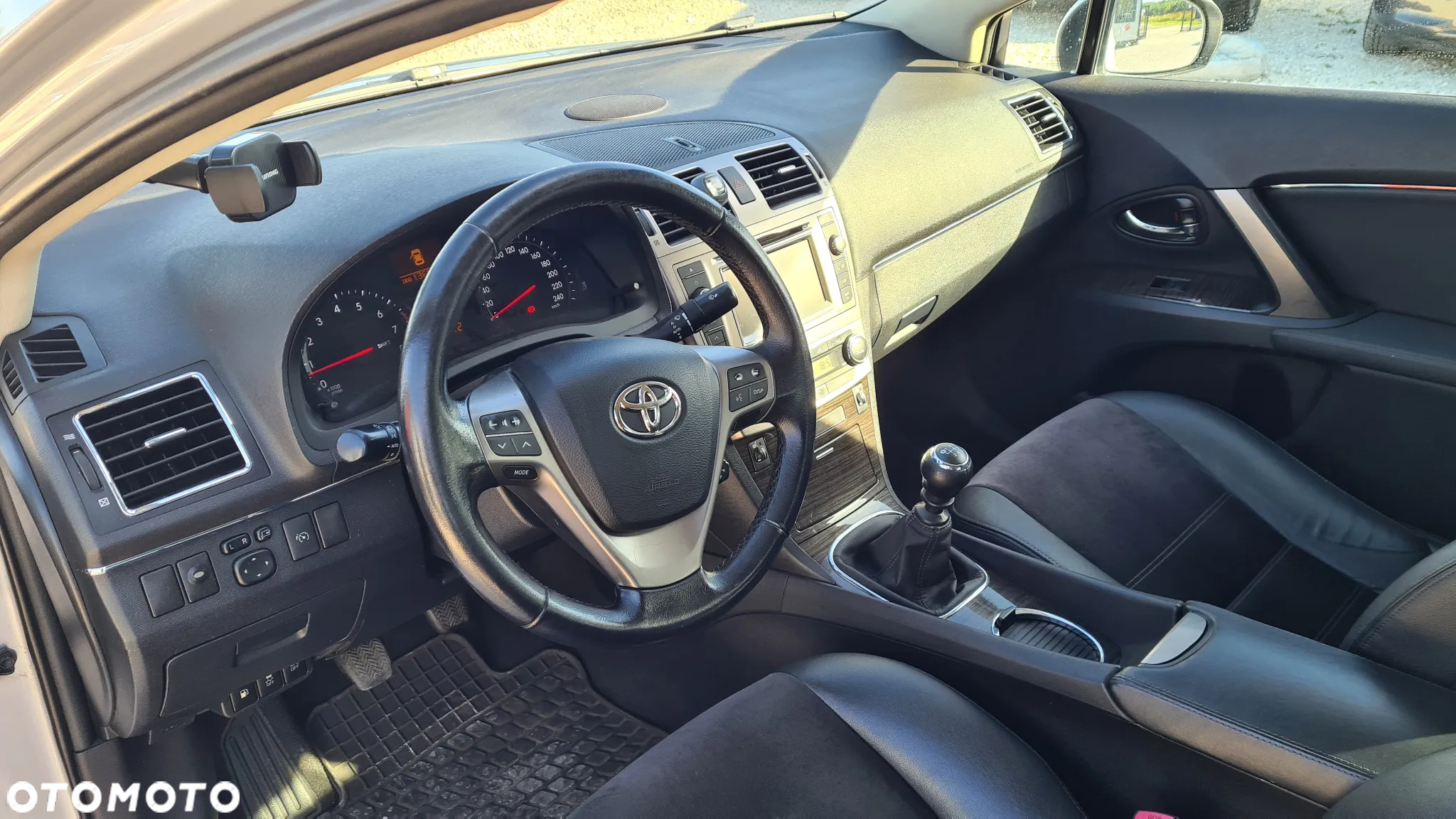 Toyota Avensis - 22