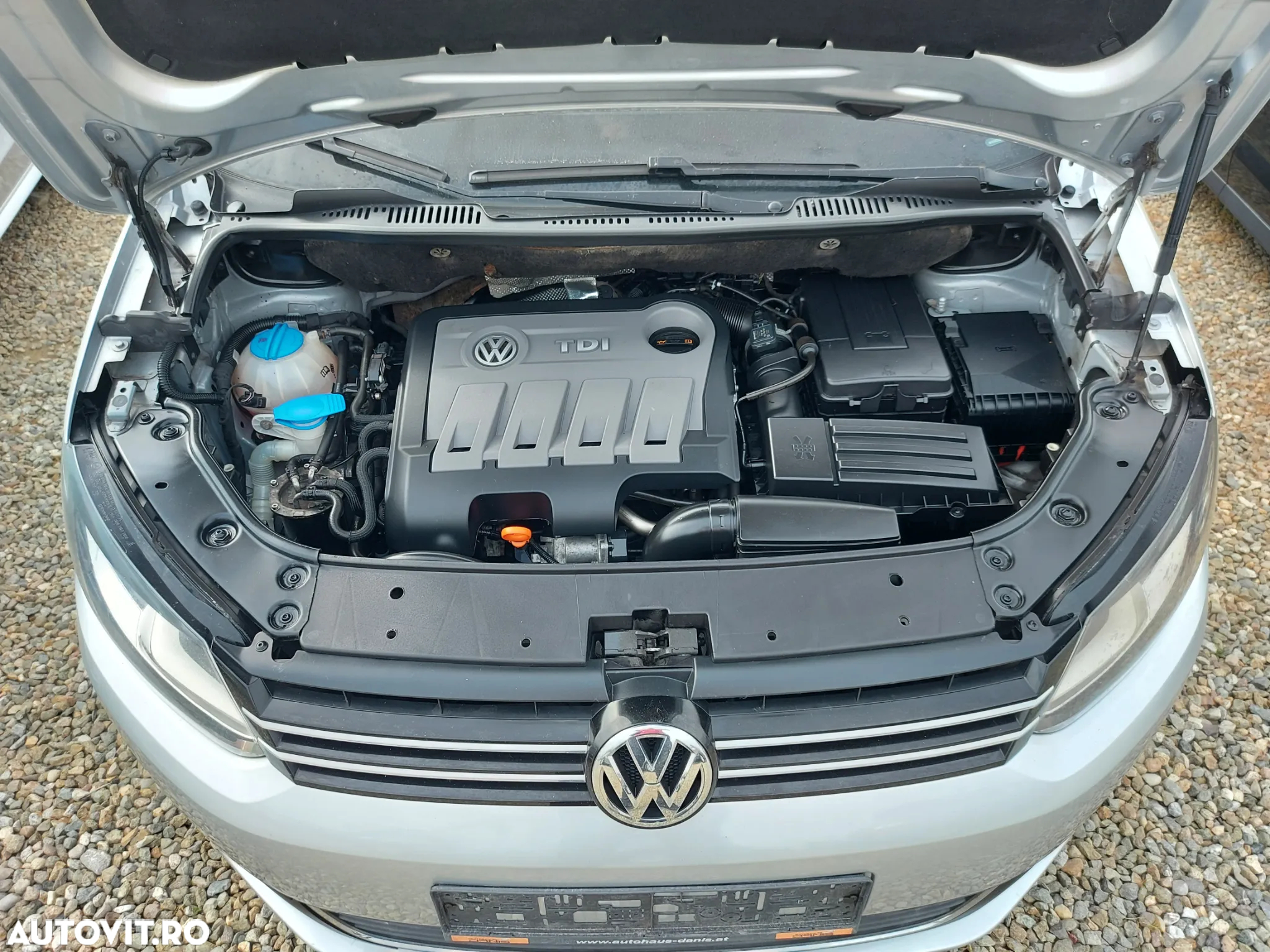 Volkswagen Touran - 17