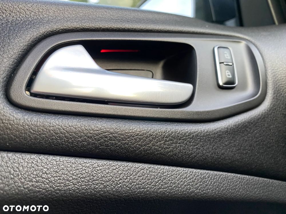 Ford Kuga 2.0 TDCi 4x4 Titanium - 38