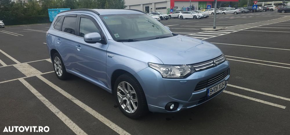 Mitsubishi Outlander - 2