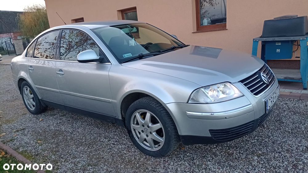 Volkswagen Passat 1.8T Basis - 1