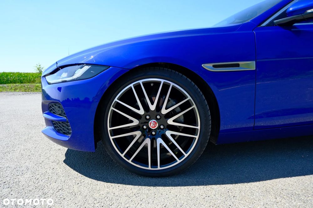 Jaguar XE 25t Prestige - 21