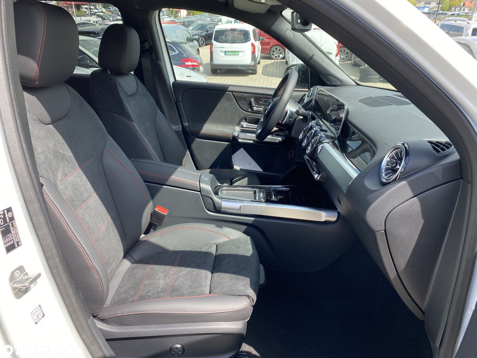 Mercedes-Benz GLB - 22