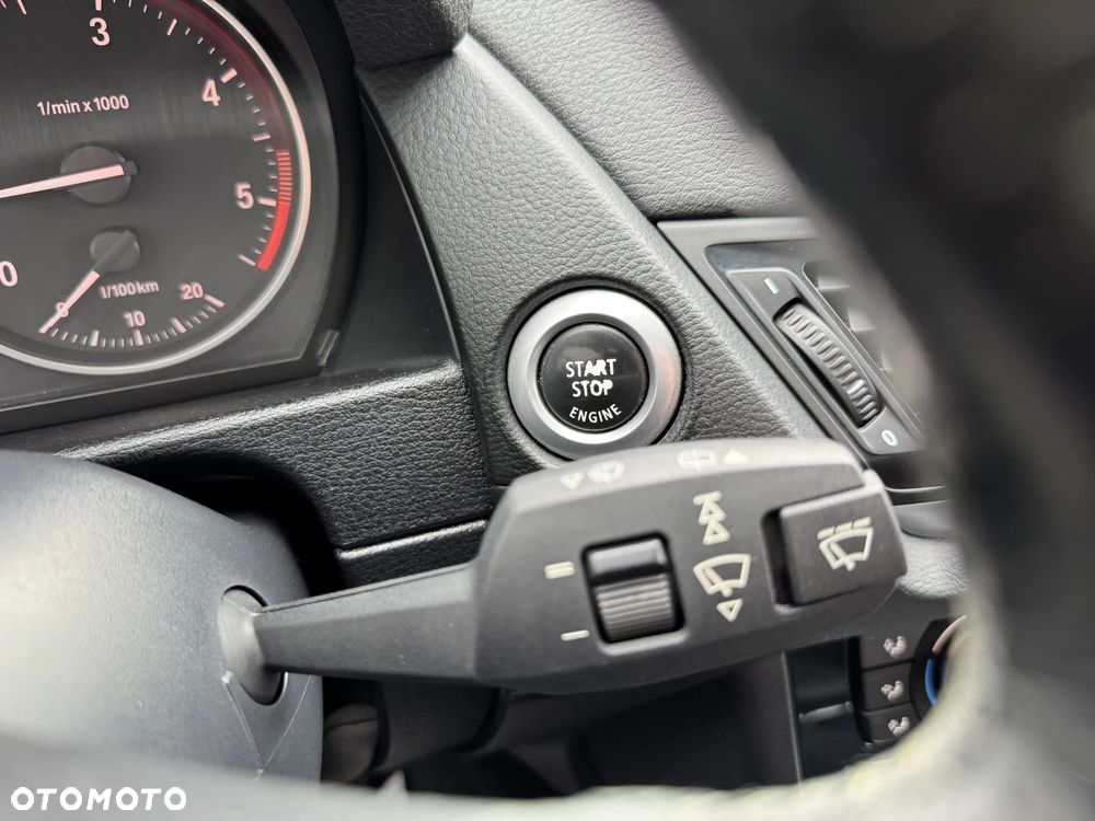 BMW X1 sDrive18d xLine - 35