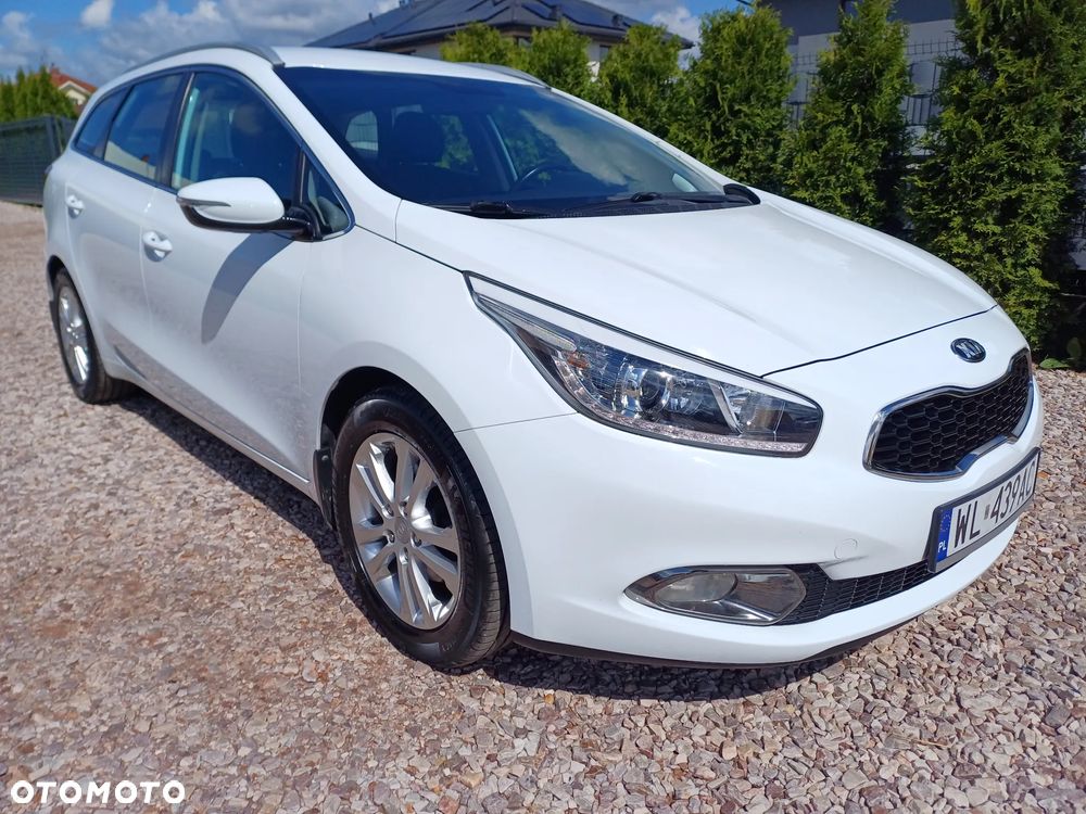 Kia Ceed 1.6 CRDi 128 Dream Team Edition - 1