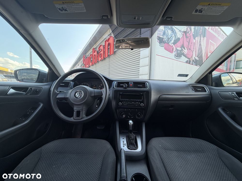 Volkswagen Jetta - 8