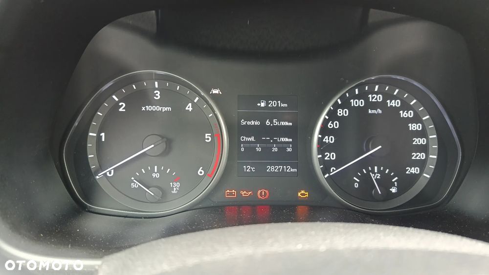 Hyundai i30 1.6 D Classic + - 12