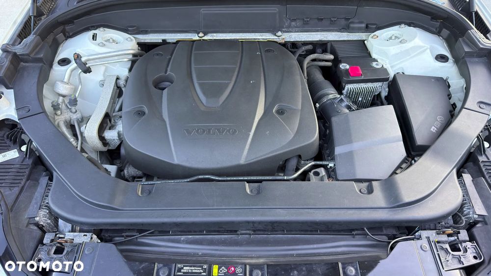 Volvo XC 60 D5 AWD Geartronic RDesign - 38