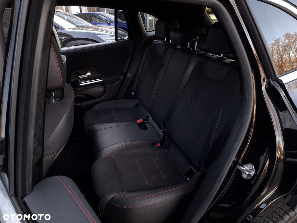 Mercedes-Benz GLA - 13