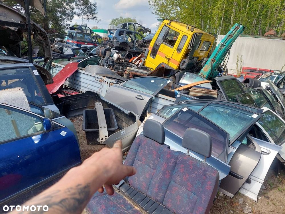 KOMPLETNY TYŁ KLAPA ZDERZAK LAMPY TYŁ TOYOTA AVENSIS T25 1C0 - 13