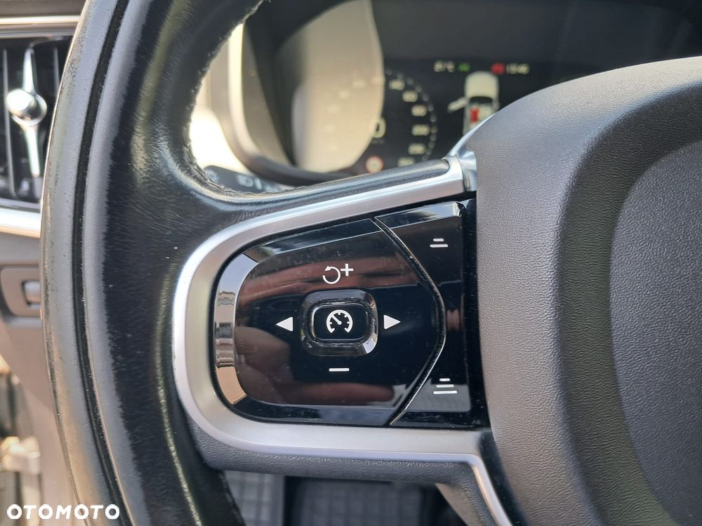 Volvo V90 D4 Momentum - 16