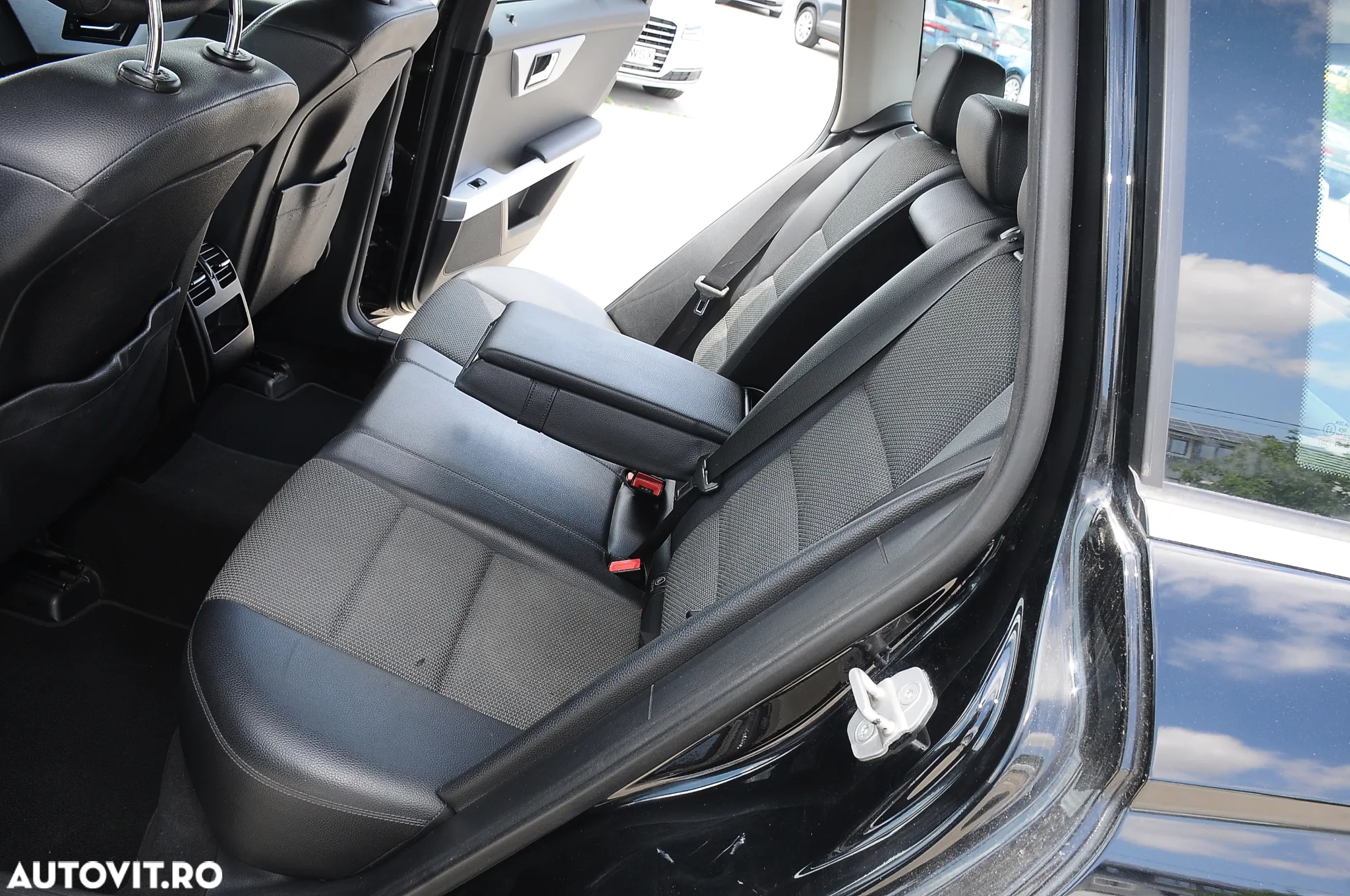 Mercedes-Benz GLK 220 CDI (BlueEFFICIENCY) - 8