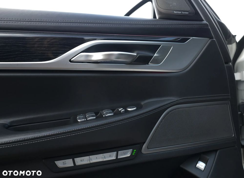 BMW Seria 7 750Li xDrive - 10