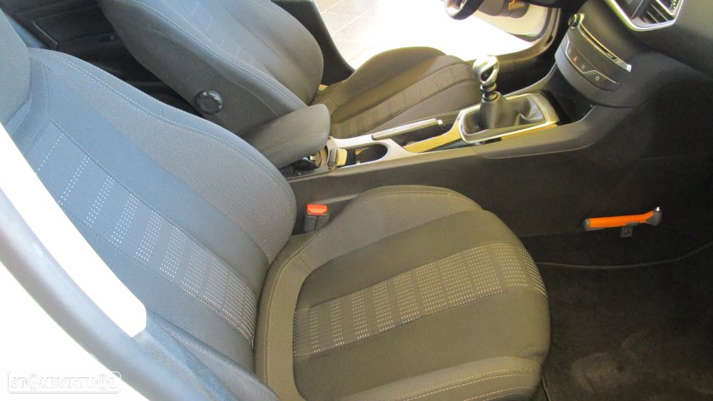 Peugeot 308 SW BlueHDi 120 Stop & Start Allure - 25