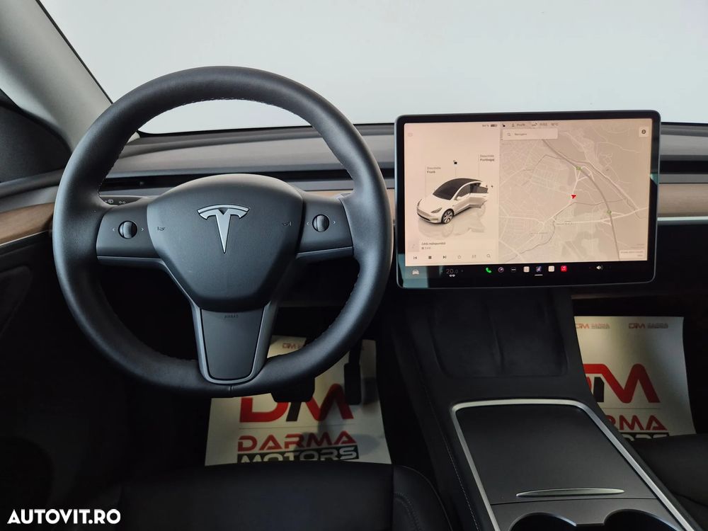 Tesla Model Y Long Range Dual Motor AWD - 12